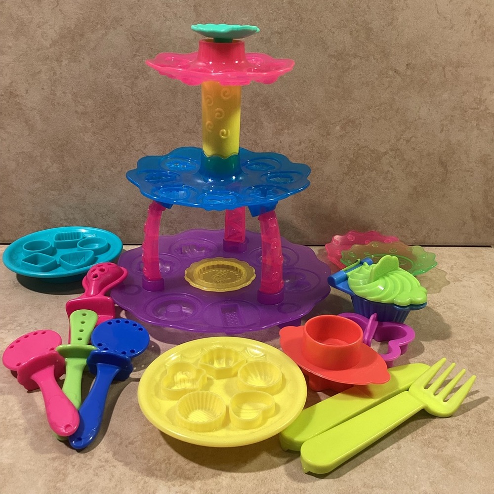 Hasbro Play Doh Cupcake Tower